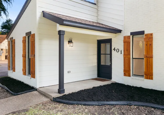 Photo 3 of Single family home for sale at 401 Lindenwood Ln W, Hewitt, TX 76643 | MLS# 21357379 | Listing updated on 2026-10-05