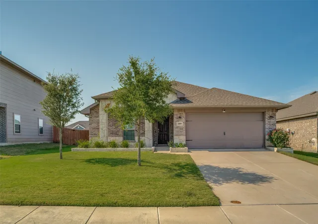 Photo 1 of Single family home for sale at 2009 Yale St, Farmersville, TX 75442 | MLS# 21357572 | Listing updated on 2026-08-12