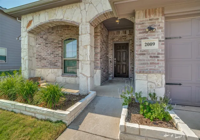 Photo 2 of Single family home for sale at 2009 Yale St, Farmersville, TX 75442 | MLS# 21357572 | Listing updated on 2026-08-12