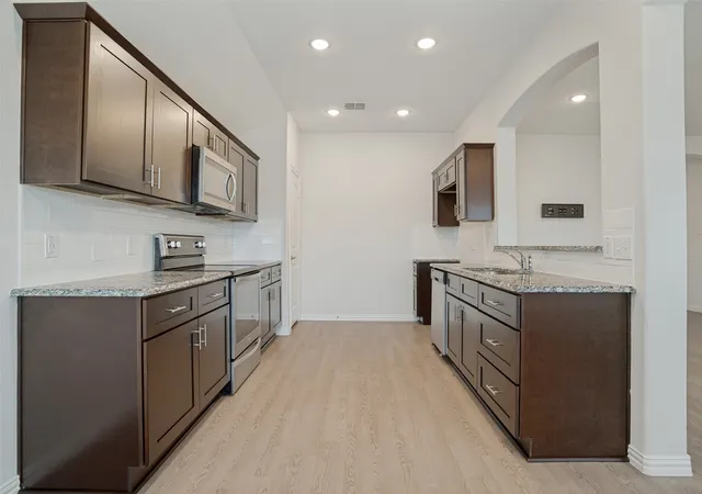 Photo 4 of Single family home for sale at 2009 Yale St, Farmersville, TX 75442 | MLS# 21357572 | Listing updated on 2026-08-12