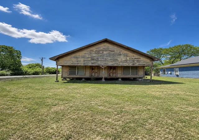 Photo 1 of Single family home for sale at 114 S Mills St, West, TX 76691 | MLS# 21357531 | Listing updated on 2026-08-12