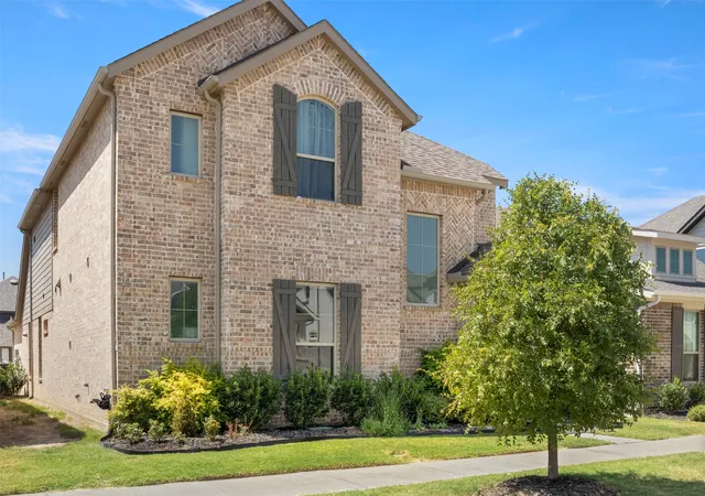 Photo 3 of Single family home for sale at 2309 Norma Ln, Justin, TX 76247 | MLS# 21356029 | Listing updated on 2026-08-20