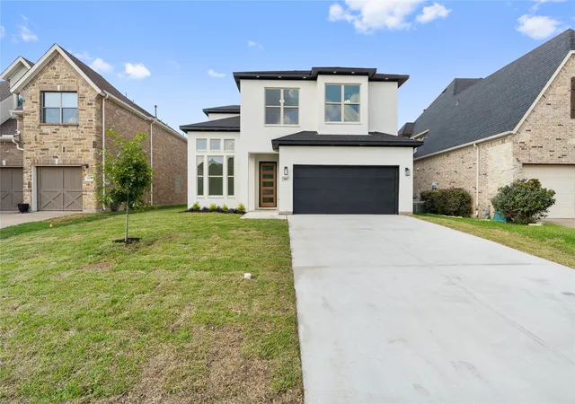 Photo 1 of Single family home for sale at 907 Saint George Pl, De Soto, TX 75115 | MLS# 21357610 | Listing updated on 2026-08-12