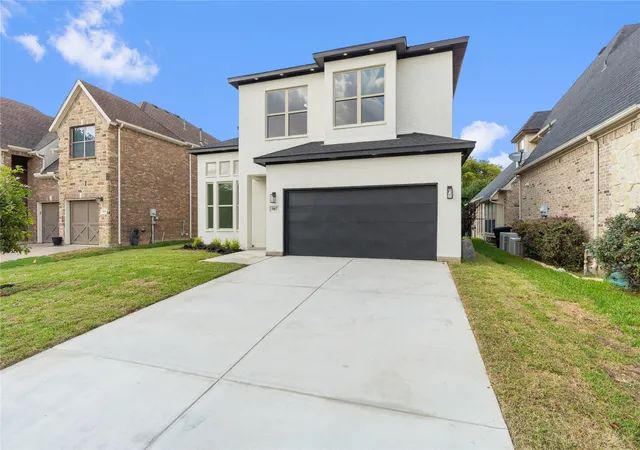 Photo 2 of Single family home for sale at 907 Saint George Pl, De Soto, TX 75115 | MLS# 21357610 | Listing updated on 2026-08-12