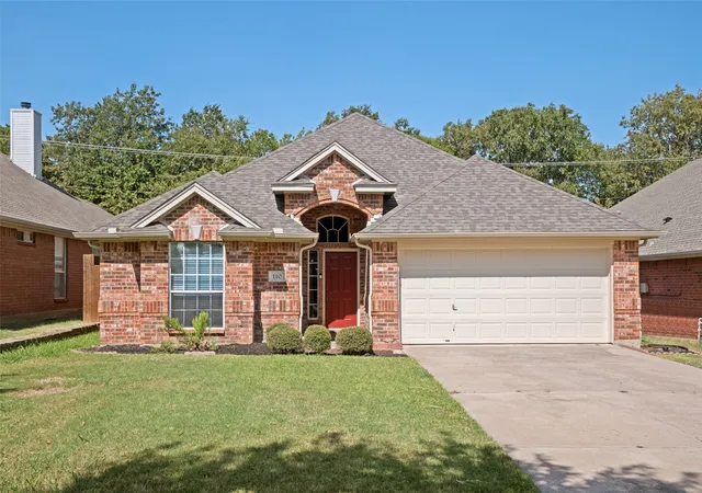 Photo 2 of Single family home for sale at 110 Blue Bonnet Cir, Justin, TX 76247 | MLS# 21357644 | Listing updated on 2026-10-06