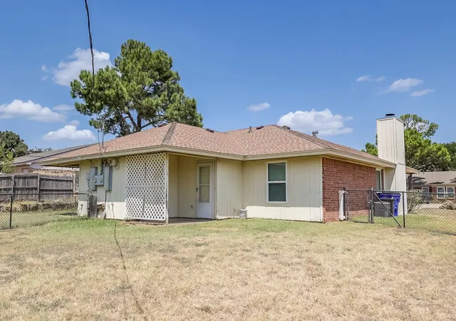 Photo 13 of Single family home for sale at 113 Oak Wood Ln, Kennedale, TX 76060 | MLS# 21357622 | Listing updated on 2026-09-21
