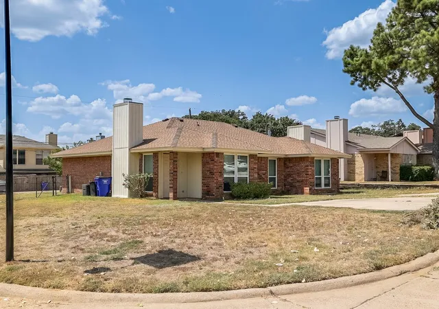 Photo 1 of Single family home for sale at 113 Oak Wood Ln, Kennedale, TX 76060 | MLS# 21357622 | Listing updated on 2026-09-21