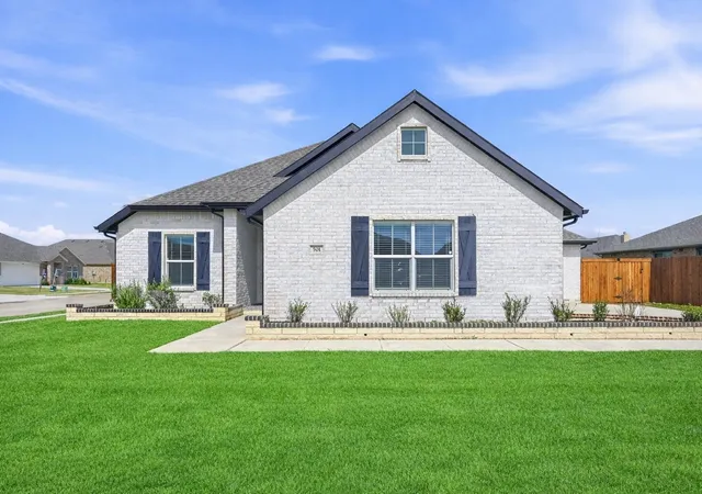 Photo 2 of Single family home for sale at 501 Crabtree Cir, Nevada, TX 75173 | MLS# 21356612 | Listing updated on 2026-09-04