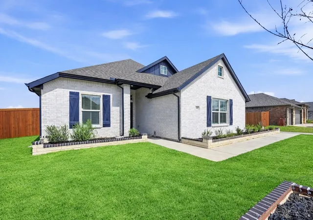 Photo 3 of Single family home for sale at 501 Crabtree Cir, Nevada, TX 75173 | MLS# 21356612 | Listing updated on 2026-09-04