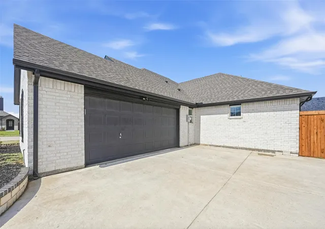 Photo 3 of Single family home for sale at 501 Crabtree Cir, Nevada, TX 75173 | MLS# 21356612 | Listing updated on 2026-09-04