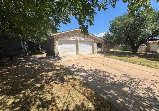Photo 3 of Sale Pending at 4002 Fairbanks Ct, Irving, TX 75062 | MLS# 21355616 | Listing updated on 2026-08-21