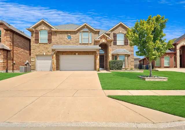 Photo 2 of Single family home for sale at 13921 Sparrow Hill Dr, Little Elm, TX 75068 | MLS# 21356712 | Listing updated on 2026-09-01