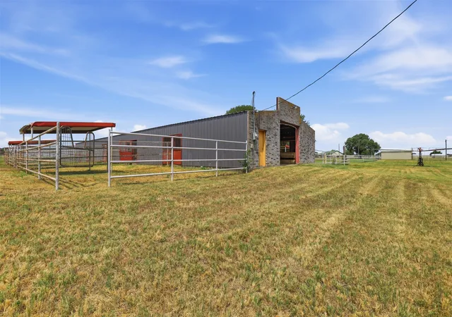 Photo 4 of House for sale at 2480 Bob White Dr, Granbury, TX 76049 | MLS# 21356779 | Listing updated on 2026-09-07