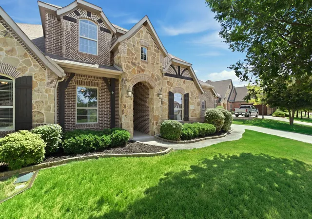 Photo 2 of Sale Pending at 317 Landview Dr, Burleson, TX 76028 | MLS# 21344329 | Listing updated on 2026-08-25