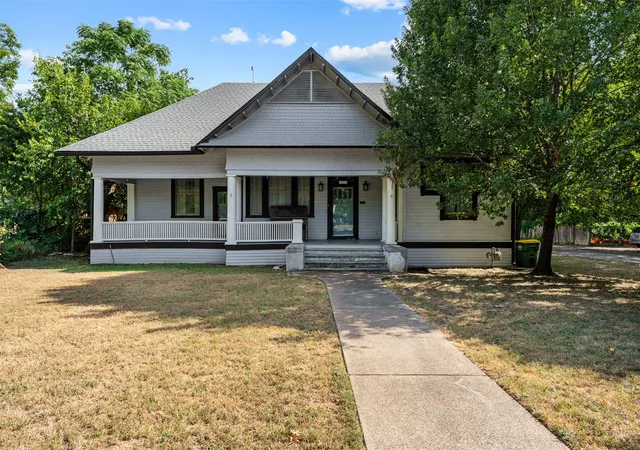 Photo 1 of Sale Pending at 400 Capps St, Marlin, TX 76661 | MLS# 21357409 | Listing updated on 2026-08-14