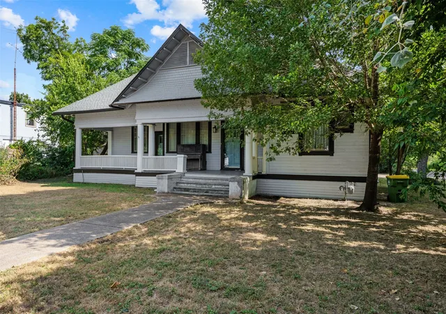 Photo 2 of Sale Pending at 400 Capps St, Marlin, TX 76661 | MLS# 21357409 | Listing updated on 2026-08-14