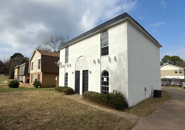 Photo 3 of Multi family home for sale at 1907 Nolen Ct, Arlington, TX 76012 | MLS# 21357072 | Listing updated on 2026-08-12