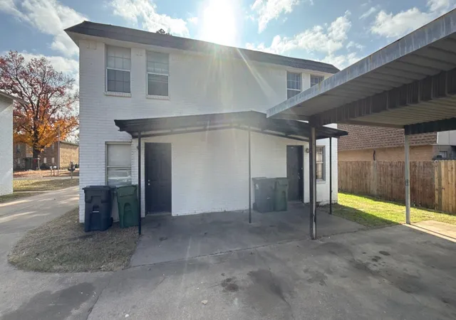 Photo 3 of House for sale at 1907 Nolen Ct, Arlington, TX 76012 | MLS# 21357072 | Listing updated on 2026-08-12
