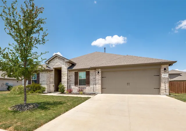 Photo 1 of Single family home for sale at 1337 Rolling Meadows Dr, Cedar Hill, TX 75104 | MLS# 21357651 | Listing updated on 2026-08-12