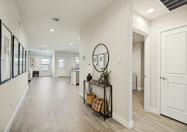 Photo 3 of Single family home for sale at 1337 Rolling Meadows Dr, Cedar Hill, TX 75104 | MLS# 21357651 | Listing updated on 2026-08-12
