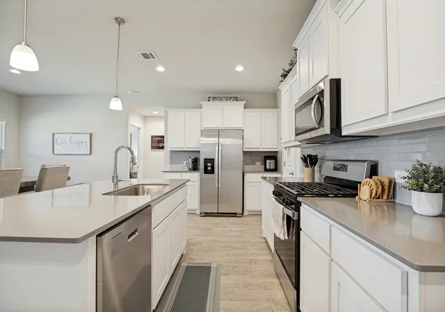 Photo 3 of Single family home for sale at 1337 Rolling Meadows Dr, Cedar Hill, TX 75104 | MLS# 21357651 | Listing updated on 2026-08-12
