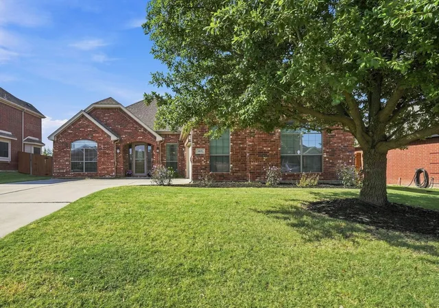 Photo 1 of Single family home for sale at 812 Peach Ln, Burleson, TX 76028 | MLS# 21341678 | Listing updated on 2026-08-12