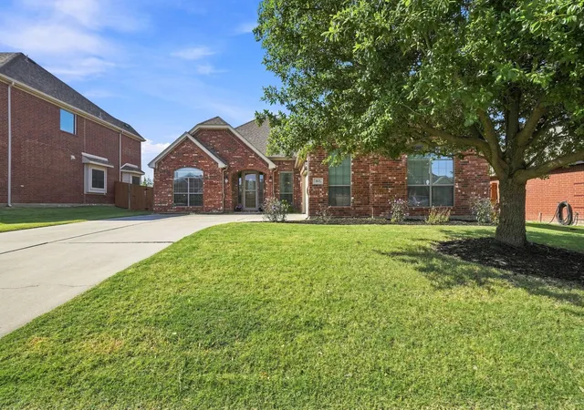 Photo 2 of Single family home for sale at 812 Peach Ln, Burleson, TX 76028 | MLS# 21341678 | Listing updated on 2026-08-12