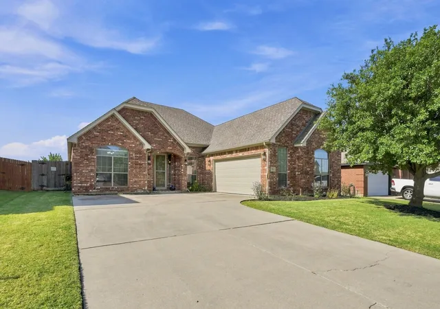 Photo 3 of Single family home for sale at 812 Peach Ln, Burleson, TX 76028 | MLS# 21341678 | Listing updated on 2026-08-12