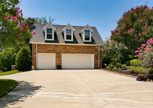 Photo 2 of Single family home for sale at 6932 La Cantera Dr, Fort Worth, TX 76108 | MLS# 21336847 | Listing updated on 2026-08-30