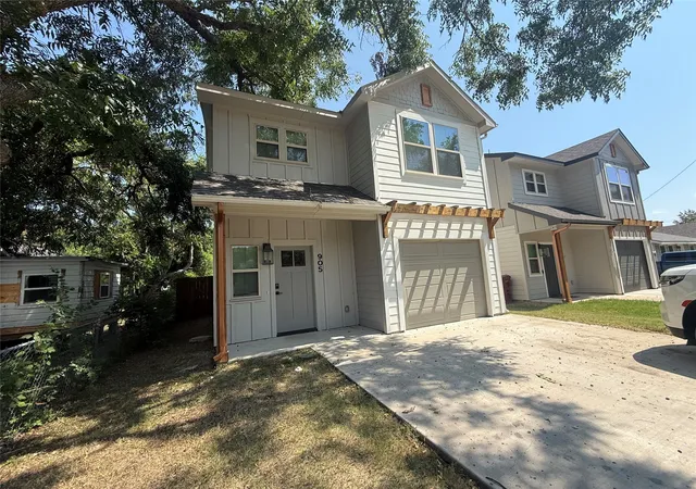 Photo 1 of Single family home for sale at 905 E 10th St, Bonham, TX 75418 | MLS# 21357604 | Listing updated on 2026-08-12
