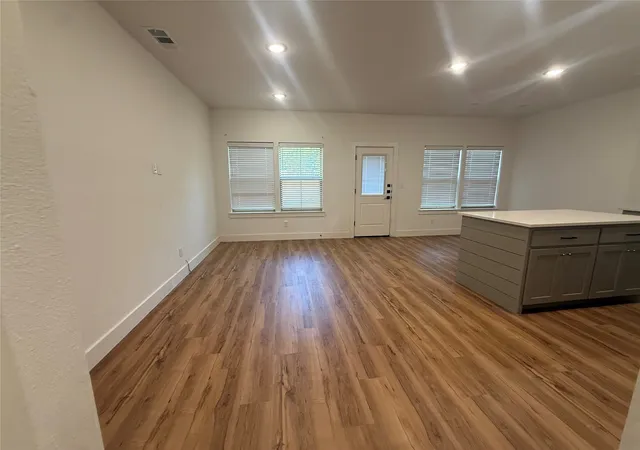 Photo 2 of Single family home for sale at 905 E 10th St, Bonham, TX 75418 | MLS# 21357604 | Listing updated on 2026-08-12