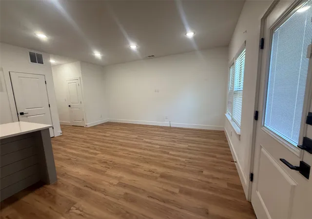 Photo 4 of Single family home for sale at 905 E 10Th St, Bonham, TX 75418 | MLS# 21357604 | Listing updated on 2026-08-12