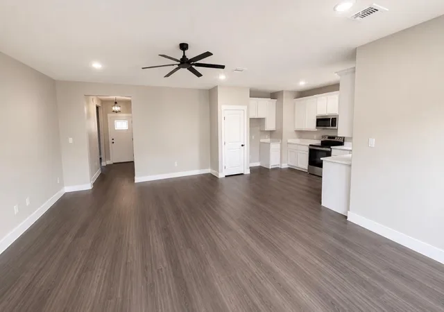 Photo 3 of Single family home for sale at 1021 W Sears St, Denison, TX 75020 | MLS# 21356241 | Listing updated on 2026-10-05