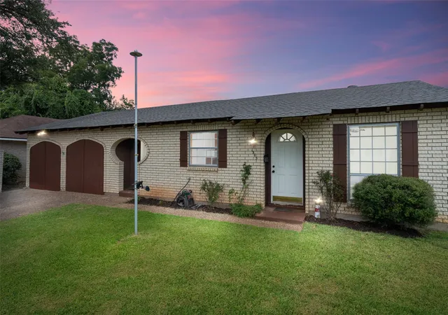 Photo 1 of Sale Pending at 1505 Teresa Pl, Bossier City, LA 71112 | MLS# 21355540 | Listing updated on 2026-09-05