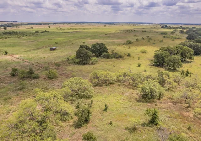 Photo 4 of House for sale at 495 Lyles Rd, Henrietta, TX 76365 | MLS# 21357519 | Listing updated on 2026-08-12