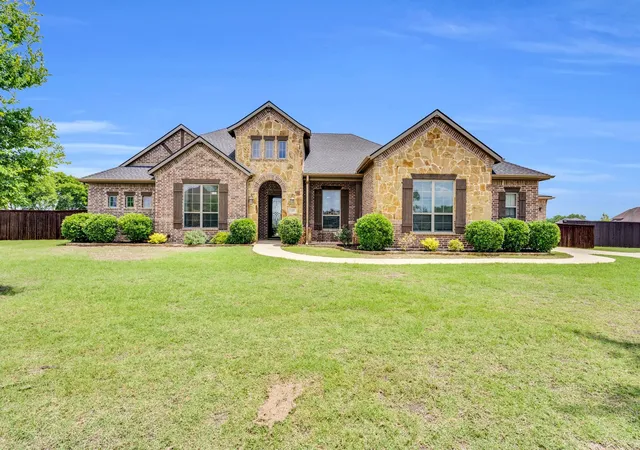 Photo 1 of Single family home for sale at 102 Willowbrook Dr, Waxahachie, TX 75165 | MLS# 21355454 | Listing updated on 2026-08-13