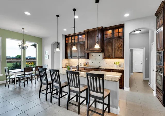 Photo 4 of Single family home for sale at 102 Willowbrook Dr, Waxahachie, TX 75165 | MLS# 21355454 | Listing updated on 2026-10-01