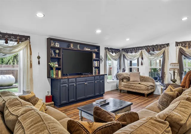 Photo 2 of Single family home for sale at 116 Pauline Rd, Mabank, TX 75156 | MLS# 21354539 | Listing updated on 2026-09-21