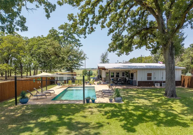 Photo 1 of Single family home for sale at 116 Pauline Rd, Mabank, TX 75156 | MLS# 21354539 | Listing updated on 2026-09-21