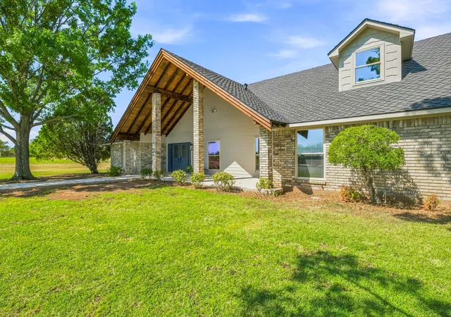 Photo 2 of Single family home for sale at 1070 Fm 3329, Olney, TX 76374 | MLS# 21357869 | Listing updated on 2026-08-29