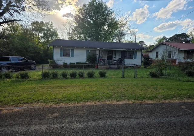 Photo 1 of Single family home for sale at 1417 Ray St, Longview, TX 75602 | MLS# 21357255 | Listing updated on 2026-09-29