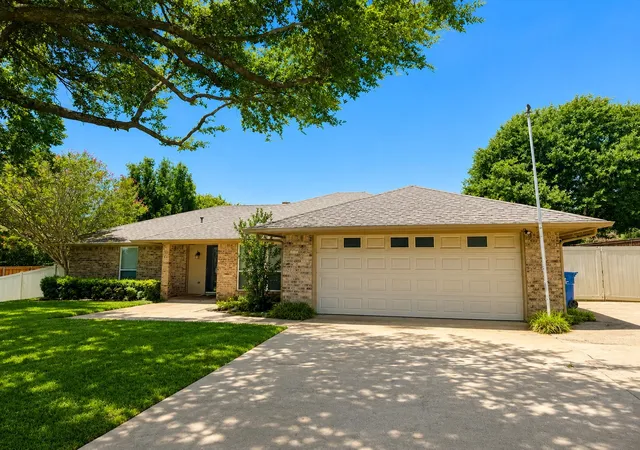 Photo 1 of Single family home for sale at 3313 Lakeview Dr, Grapevine, TX 76051 | MLS# 21357935 | Listing updated on 2026-10-04