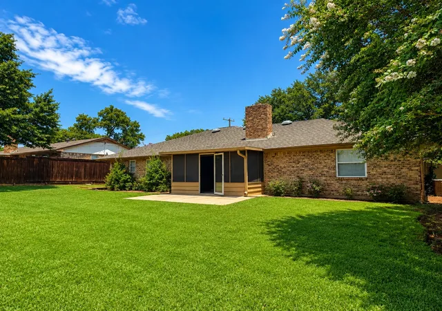 Photo 4 of Single family home for sale at 3313 Lakeview Dr, Grapevine, TX 76051 | MLS# 21357935 | Listing updated on 2026-10-04