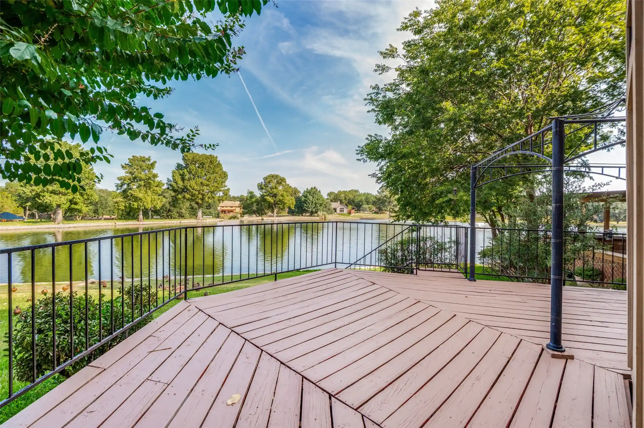Townhouse for sale at 9 Country Lake Dr, Carrollton, TX 75006 | MLS# 21357216