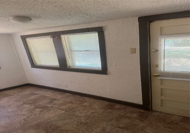 Photo 3 of Single family home for sale at 1011 Turner St, Waco, TX 76704 | MLS# 21355728 | Listing updated on 2026-08-18