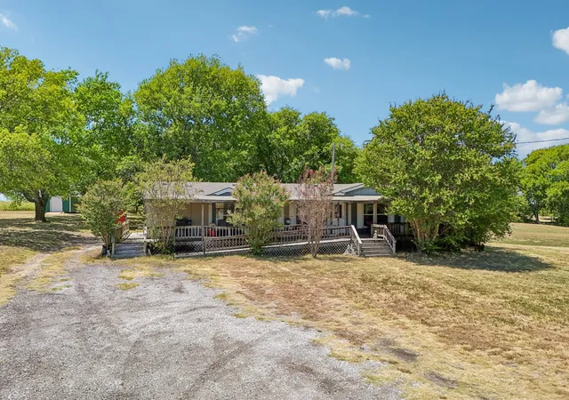 Photo 2 of Manufactured home for sale at 5433 State Hwy 160, Whitewright, TX 75491 | MLS# 21357026 | Listing updated on 2026-08-26