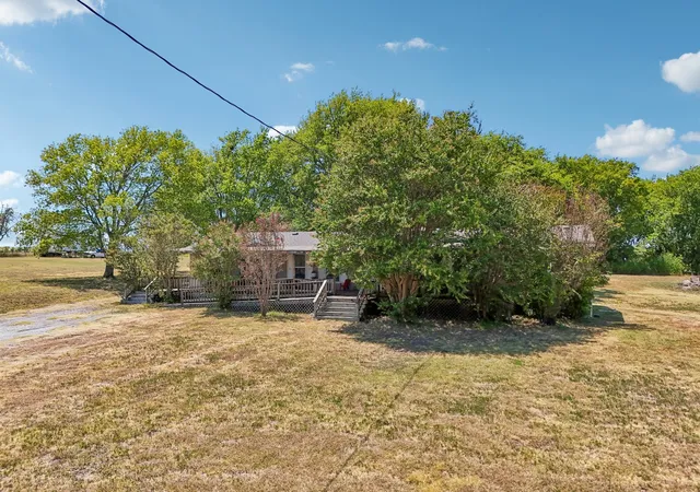 Photo 3 of Manufactured home for sale at 5433 State Hwy 160, Whitewright, TX 75491 | MLS# 21357026 | Listing updated on 2026-08-26