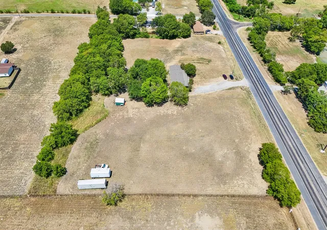 Photo 3 of Manufactured home for sale at 5433 State Hwy 160, Whitewright, TX 75491 | MLS# 21357026 | Listing updated on 2026-09-29