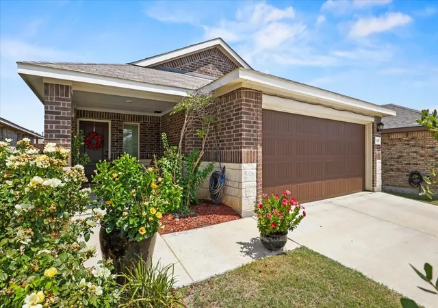 Photo 2 of Single family home for sale at 137 Running River Dr, Boyd, TX 76023 | MLS# 21357986 | Listing updated on 2026-08-24