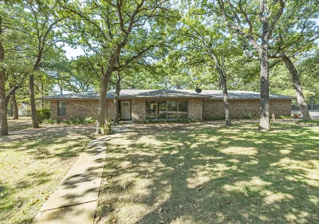 Photo 1 of Sale Pending at 194 Pr 203, Bowie, TX 76230 | MLS# 21357443 | Listing updated on 2026-08-28